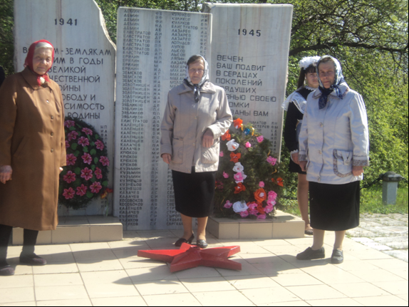 9 мая – возложение венков к памятнику погибшим воинам